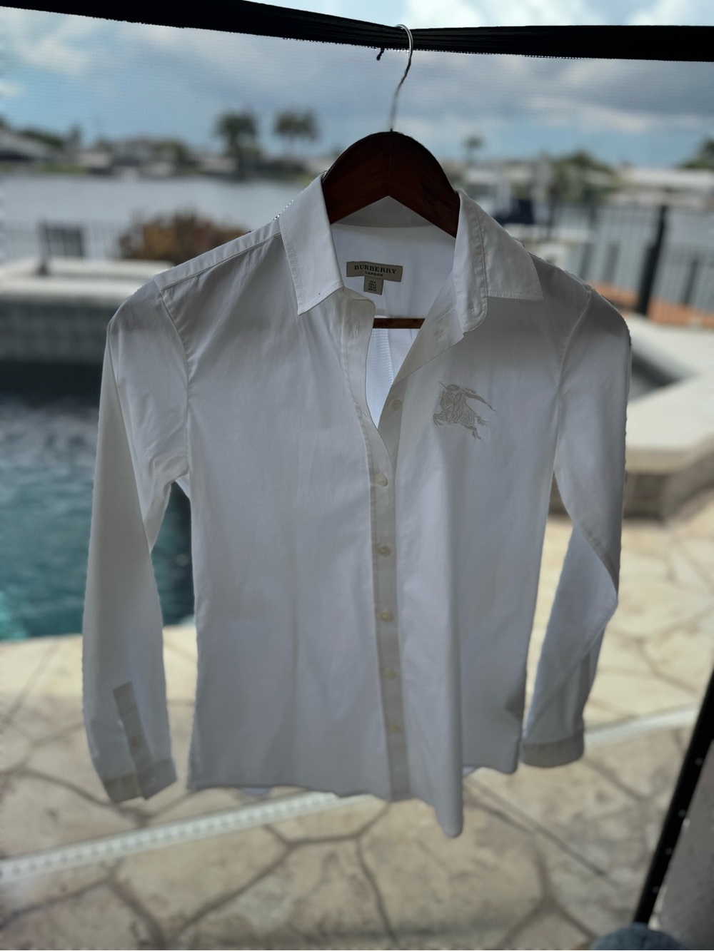 Women’s Burberry White Cotton Long-Sleeve Button-Down Shirt - Picture 14 of 16